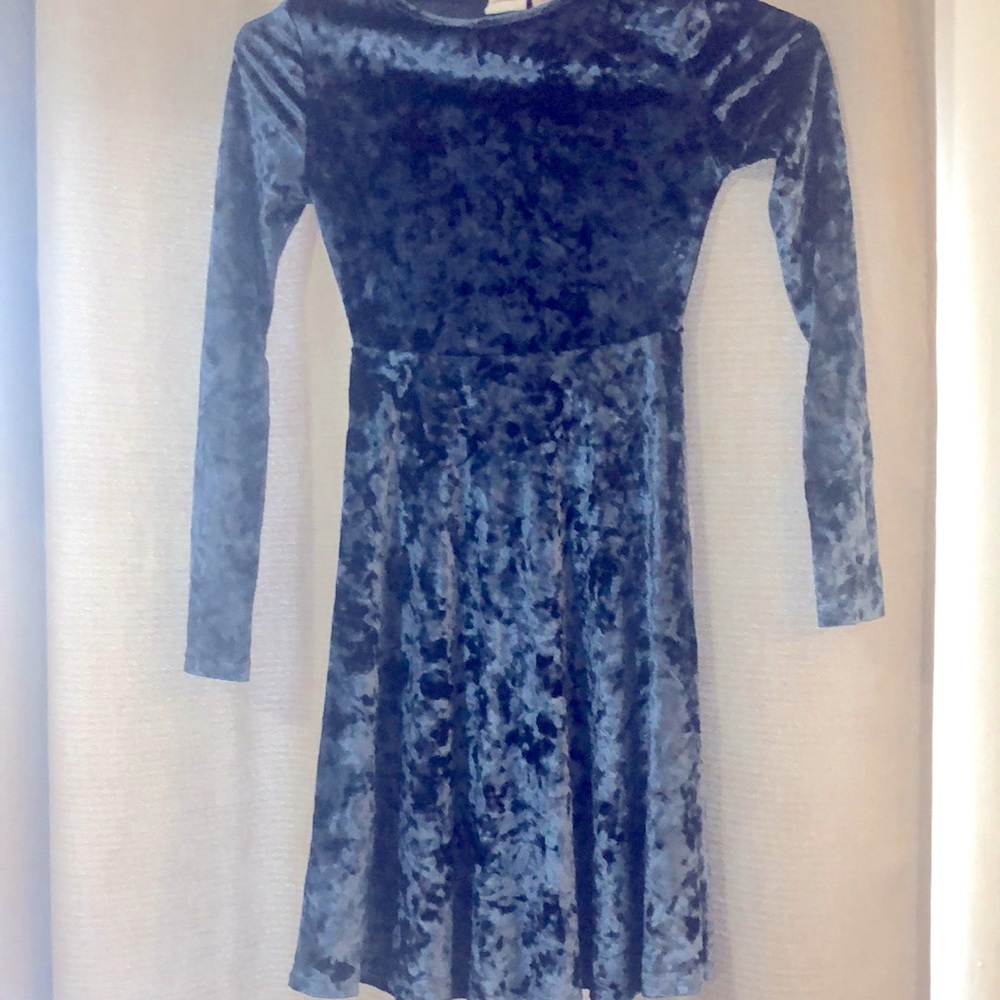 Adorable 7/8 blue velour girls dress